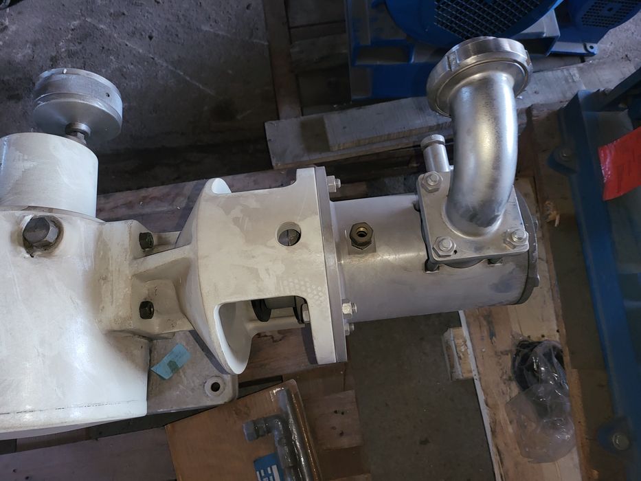 Продавам  дозираща помпа