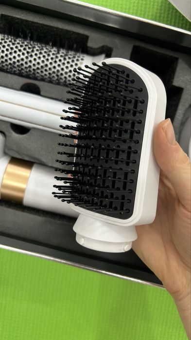 Новый не использованый ни разу стайлер для волос