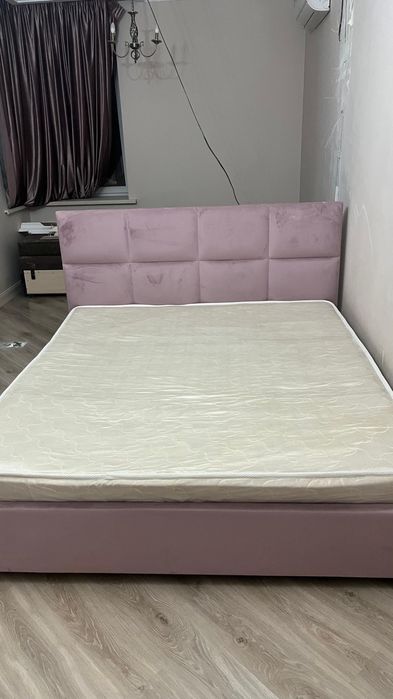 Срочно продается кровать с матрасом