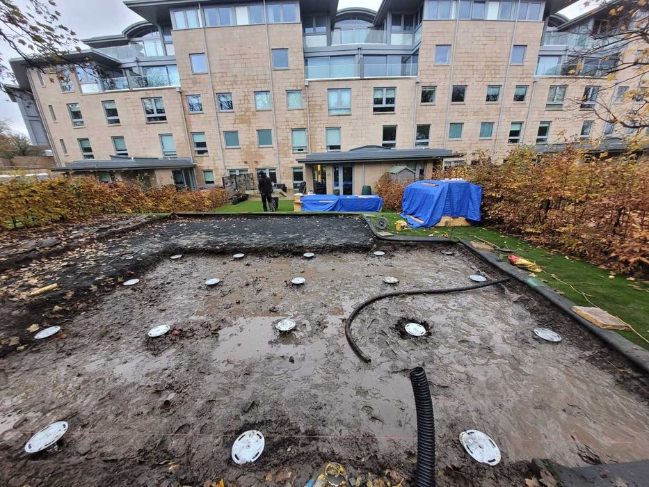 Montan Pilonii Foranti pentru Fundatii sau Constructii Usoare