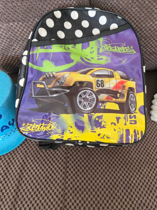 Лот играчки, раница, шапка, чаша на Малвел всичко 10 лв.