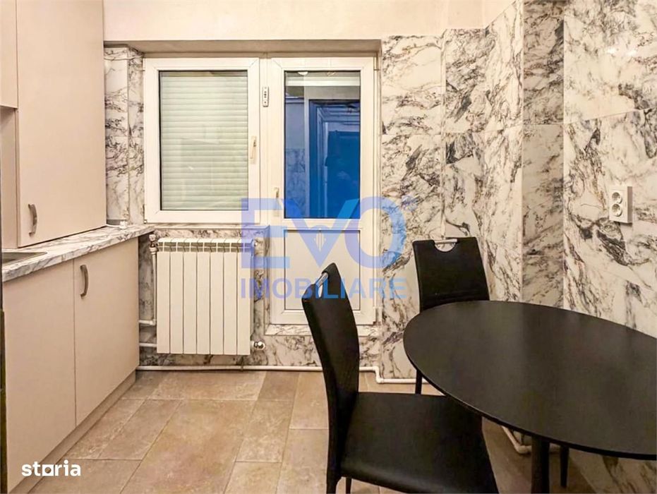 Apartament cu 3 camere, etajul 1, decomandat, zona Centrala