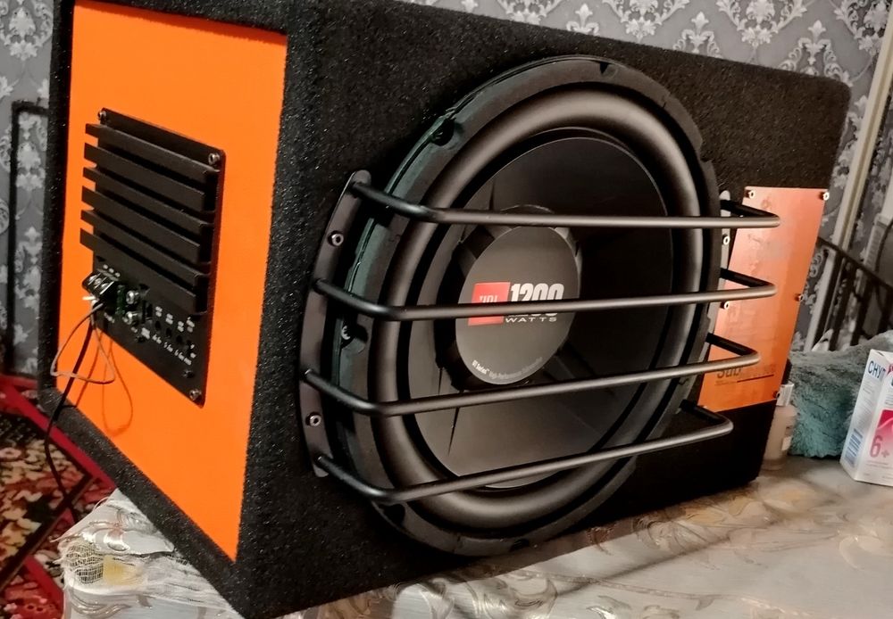 Калонка саббуфер модель JBL.