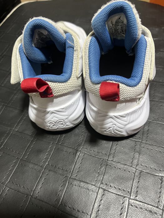 Adidași Nike Jordan