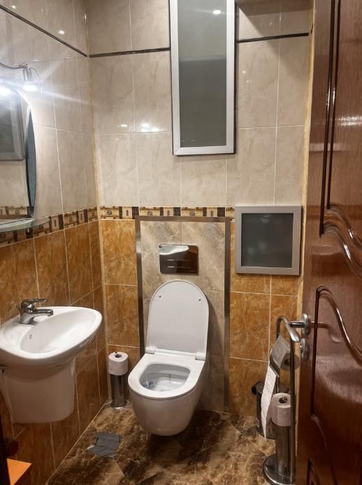 Дава се под наем Тристаен апартамент в Пловдив, Център - 100 кв.м за 1100 € - Снимка #8