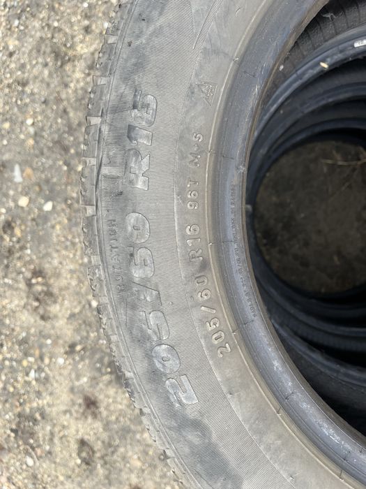 Продам шины 205/60/16
