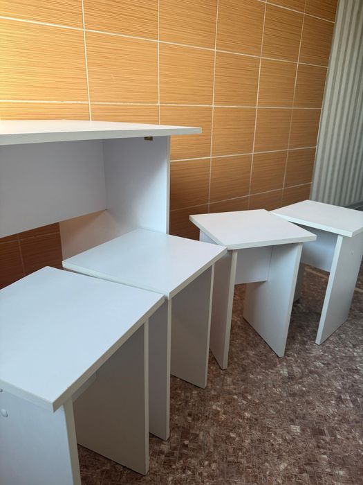 Стол со стульями