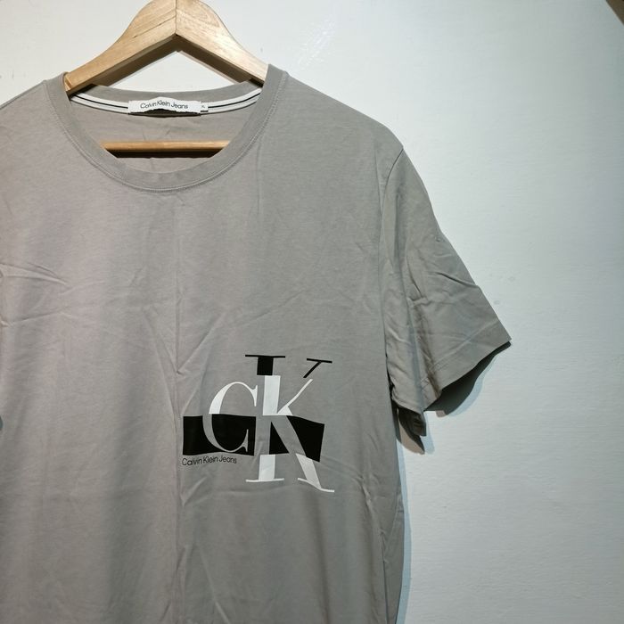 Rezervat!Tricou Calvin Klein Jeans gri, mărimea XL