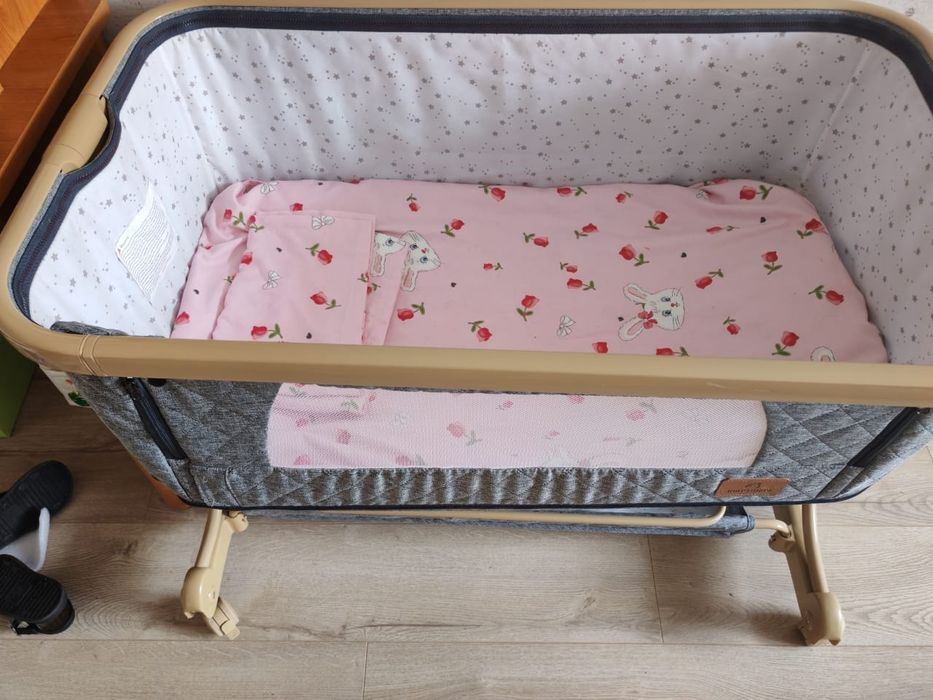 Продам кроватку качалку