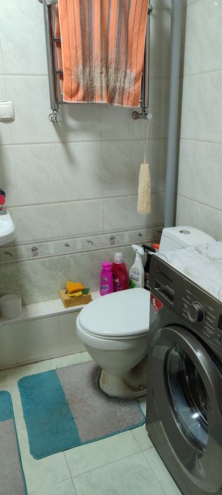 Метро БИЙ, 3 комнатная кирпич балкон 2*6  78 м.кв парковка