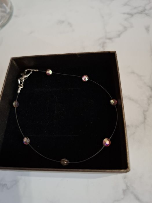 Гривна на корда с камъни