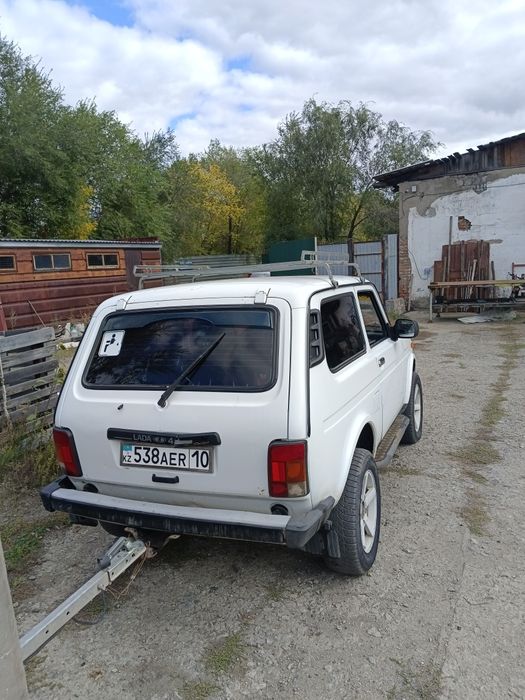 Продам ниву вместе с прицепом.