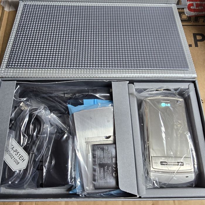 Vând LG Shine (KE970) – NOU, sigilat, în cutie originală