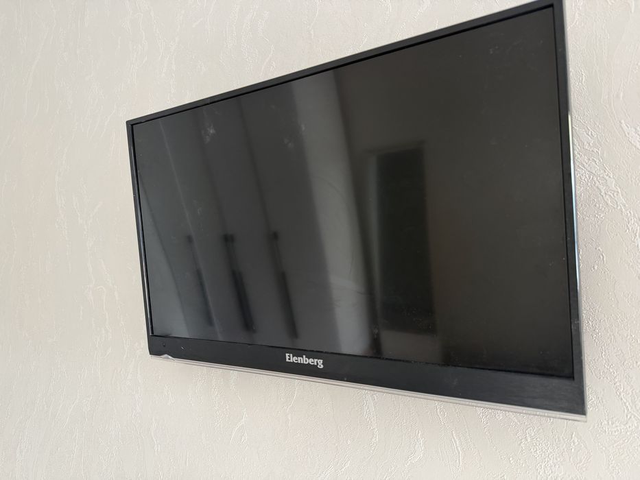 Продам телевизор 76 см