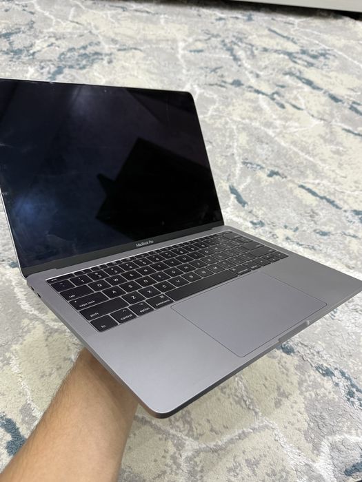Macbook pro 2017 16/512 i5