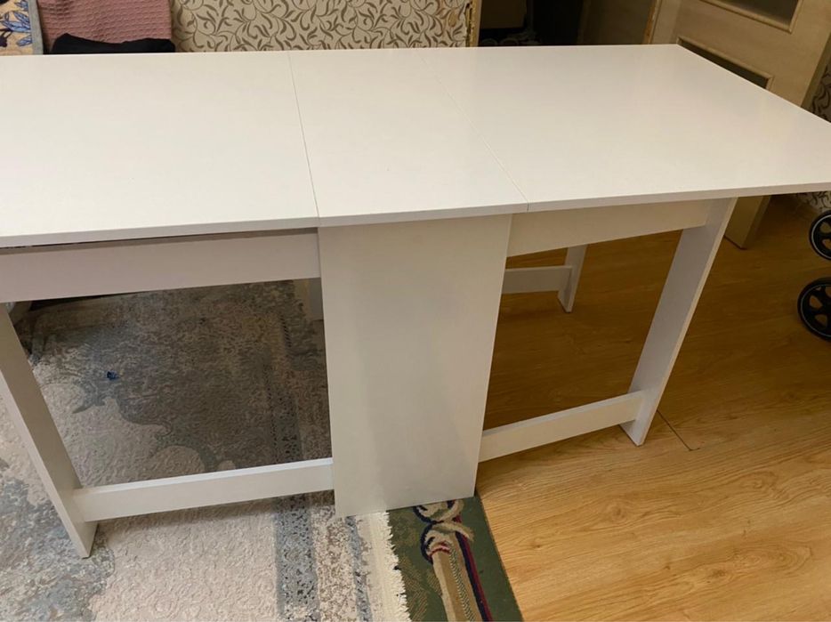 Продам стол книжку