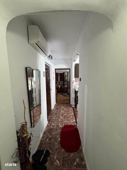 De vanzare apartament cu 2 camere si balcon, mobilat si utilat, 50000e