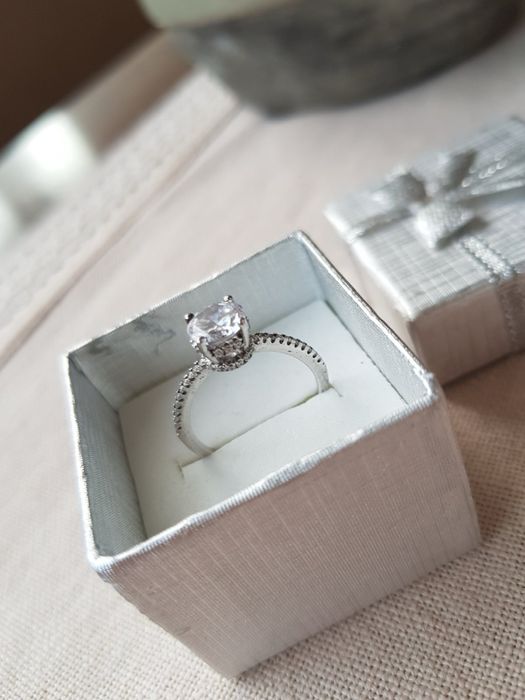 Сребърен пръстен с камък