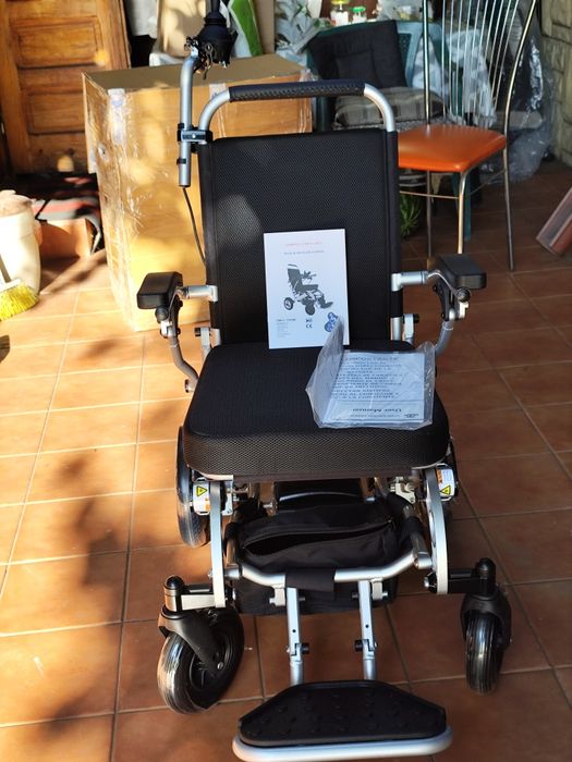 Cărucior electric pentru persoane cu dizabilitate