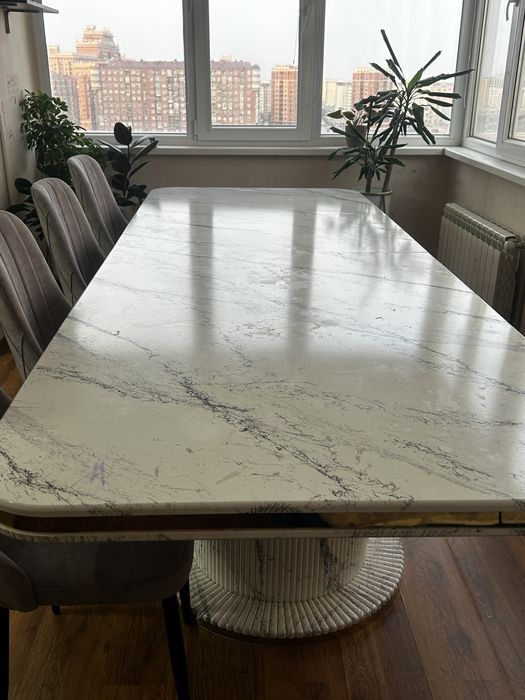 Продаетс обеденный стол со стульями 12 шт.