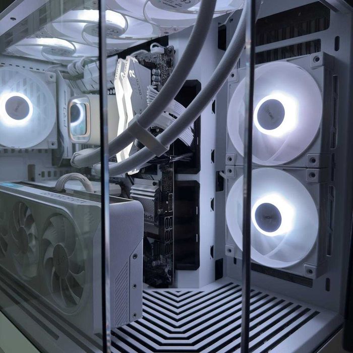 Геймърски Компютър | RTX 4070 Super | i7 13700F | 32 GB + 2 TB | Z790