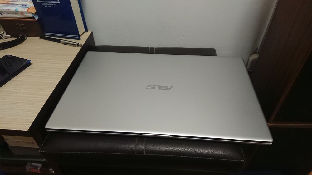 Laptop ASUS raizon.5 /8.GB RAM /M. 2TB Windows. 11 stare impecabila