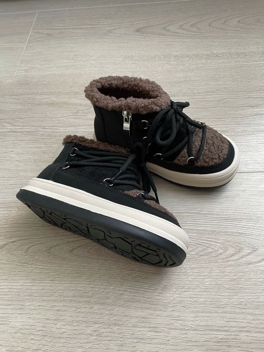 Продам детские ботинки