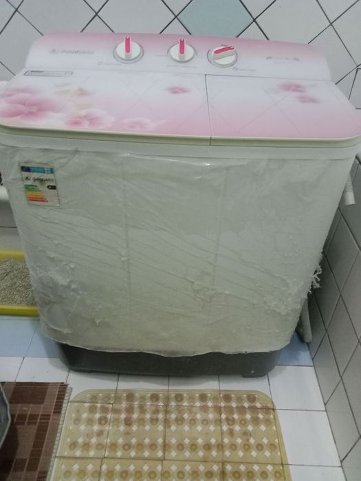 SROCHNA chang yutgich,kir yuvish mashinasi va dars stoli sotiladi