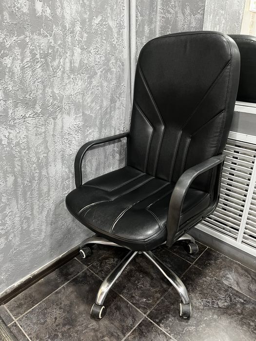 Офисный стул кожа