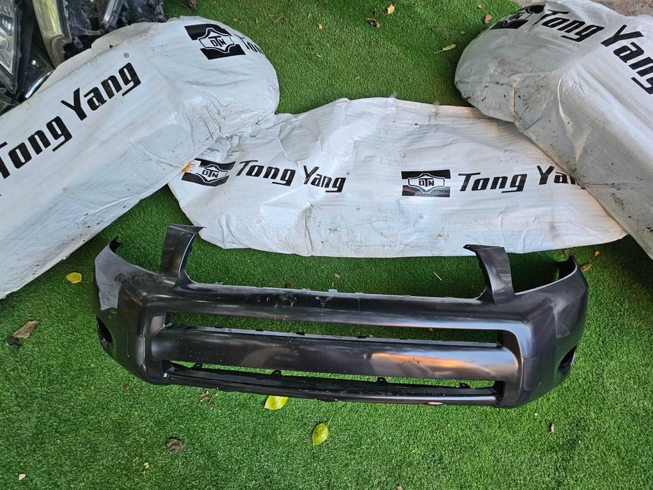 Бампер передний Toyota RAV4 2006