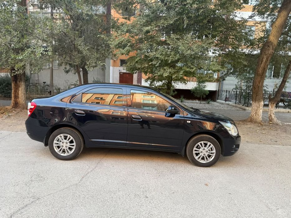 Автомобиль Шеврале Кобальт 2024