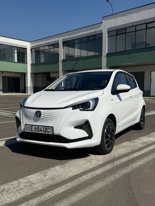 10000$ ben ben e star Toshkentda yurgan