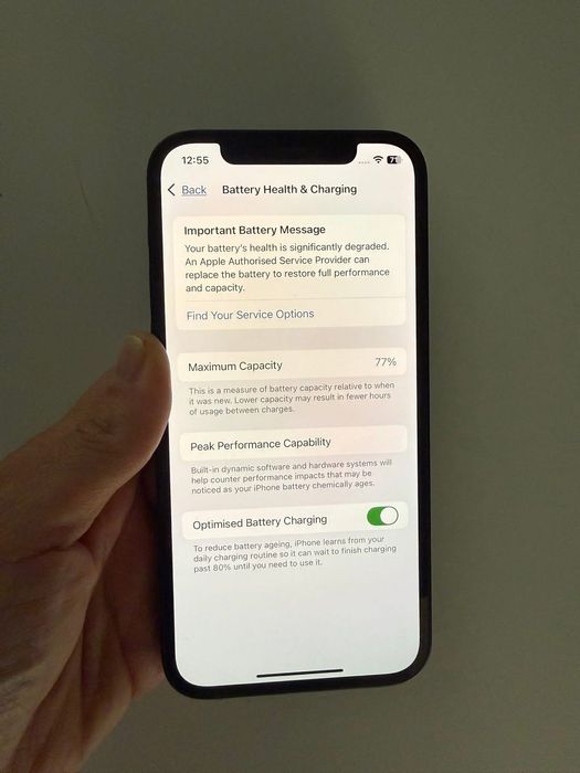 Продавам Iphone 12 , 64 GB