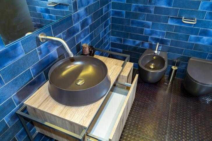 Вызов на дом Мастер на час. Установка унитаза-раковины. Замена труб.