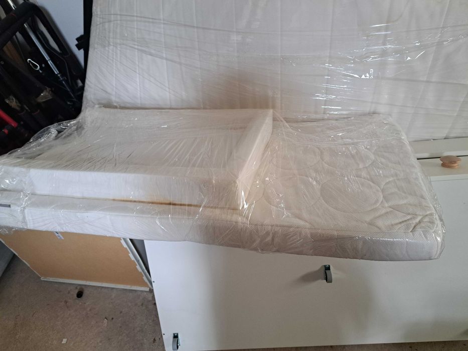 Masa de infasat cu saltea Ikea
