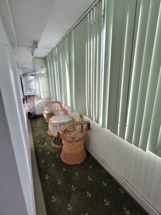 Vand apartament 3 camere decomandat etaj 2