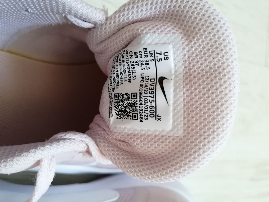 Продавам дамски обувки, чехли, маратонки