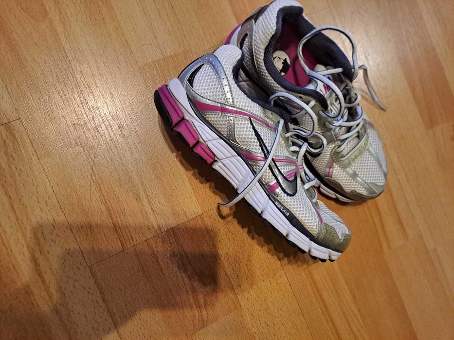 Дамски маратонки Nike
