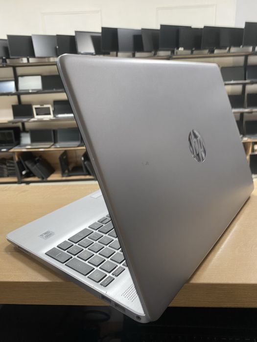 Ноутбук HP i5-10/RAM8/SSD256/UHD Graphics