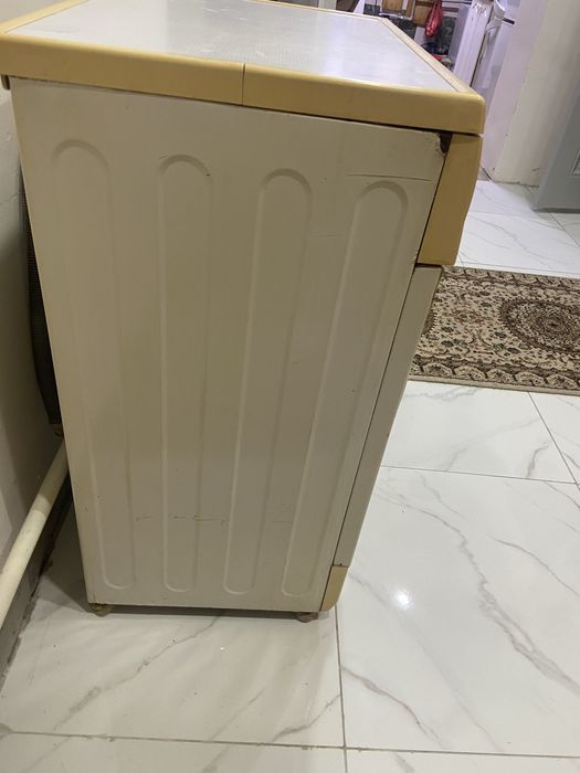 Продам Бу машинку рабочая