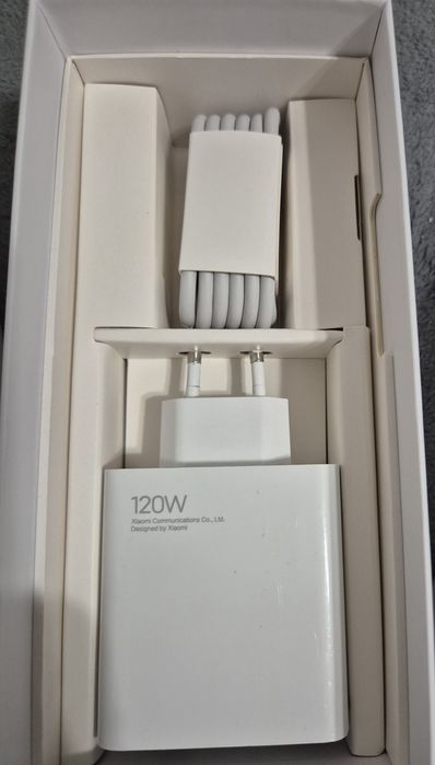 In stare bună fara zqârieturi Este varianta de 256 GB cu 8 Gb Ram
