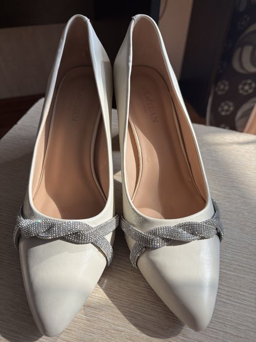 Продам женские туфли