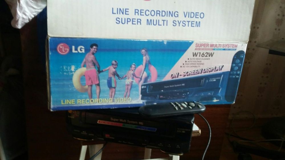 Продам видеомагнитофон LG