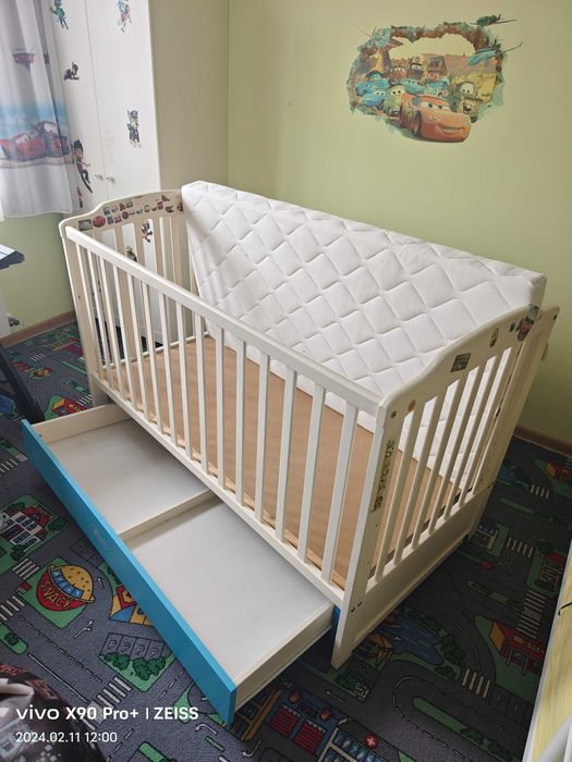 бебешка кошара с чекмедже + матрак