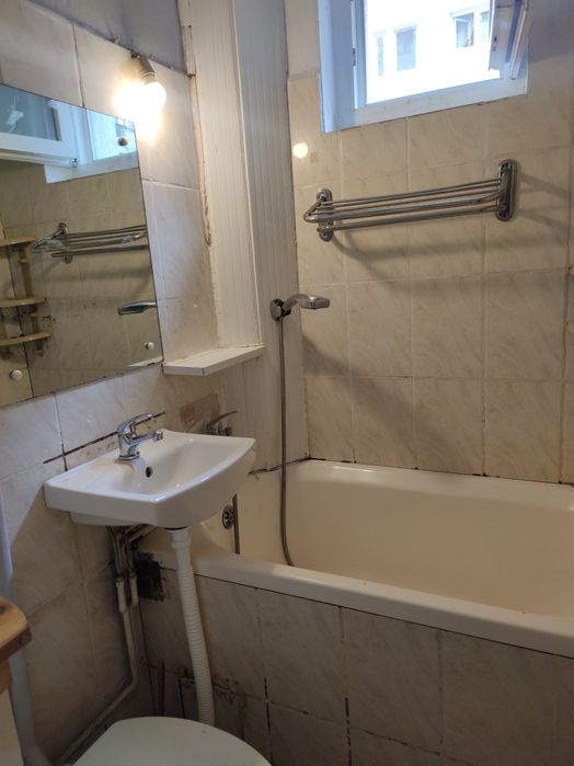 Închiriez garsonieră 200 euro
