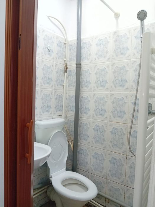Ofer spre inchiriere garsoniera  zona Zahana
