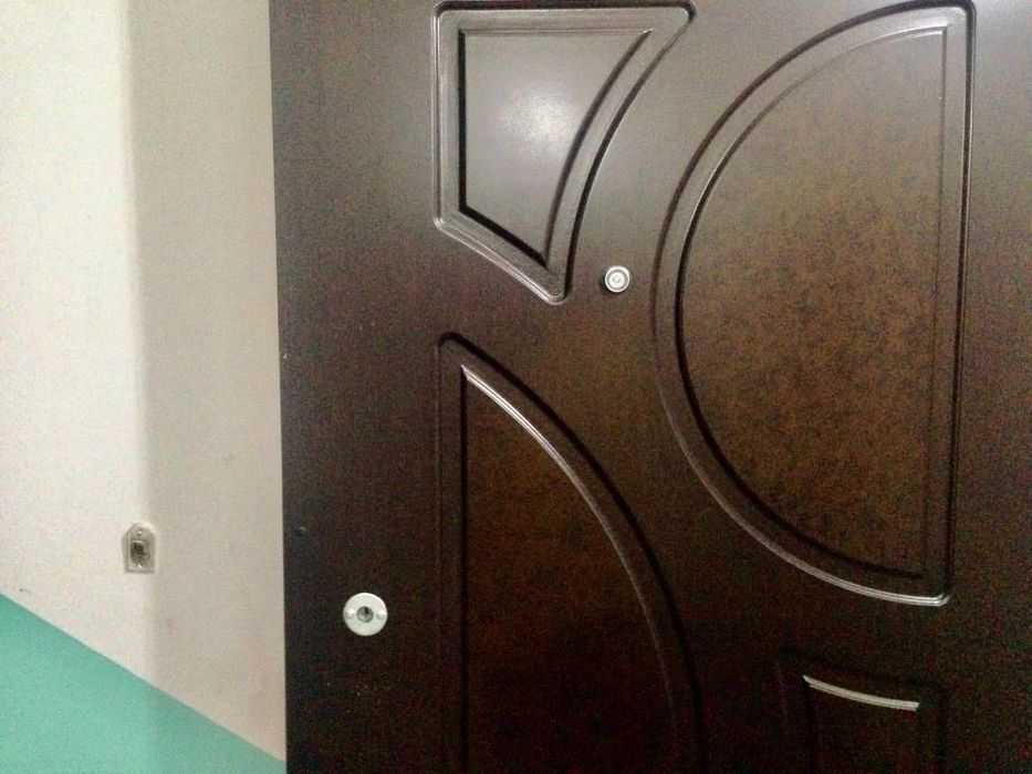 Продаю железную дверь б/у