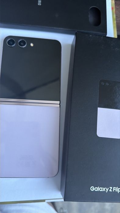 Samsung Galaxy Flip 5