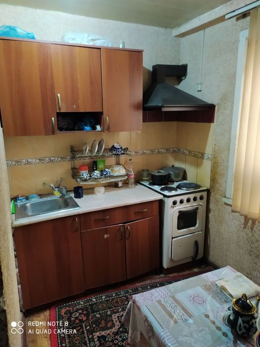 Продам спутник2 1ком 1этаж 2этажки возле метро 5станция с ремонтом