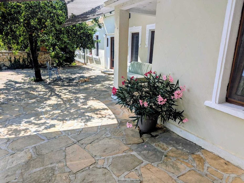 Romatic 2 stone houses with 4 private apartments, www.vinarovo-wine-estate,com Stara Zagora